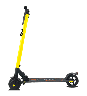 Warna Kuning 2 Roda Skuter Listrik Pintar 24km / h Kecepatan Maks. Struktur Kuat
